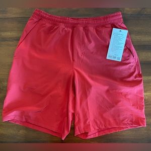 BNWT Men’s Lululemon 9” Lined Pace Breaker Shorts Size: L